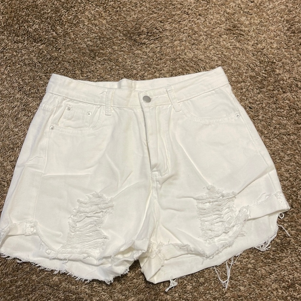 Shein distressed white high waisted shorts. Size medium. NEVER WORN!!!